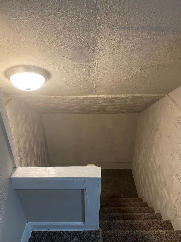3259 E 123 ST - Photo 3 of 31