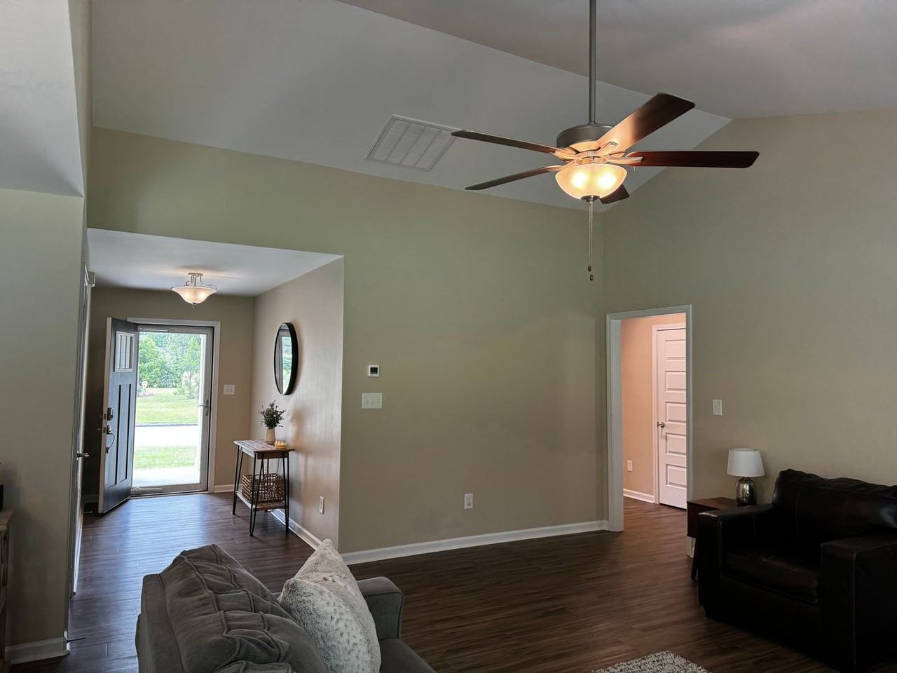 133 Grantham Pl - Photo 3 of 24