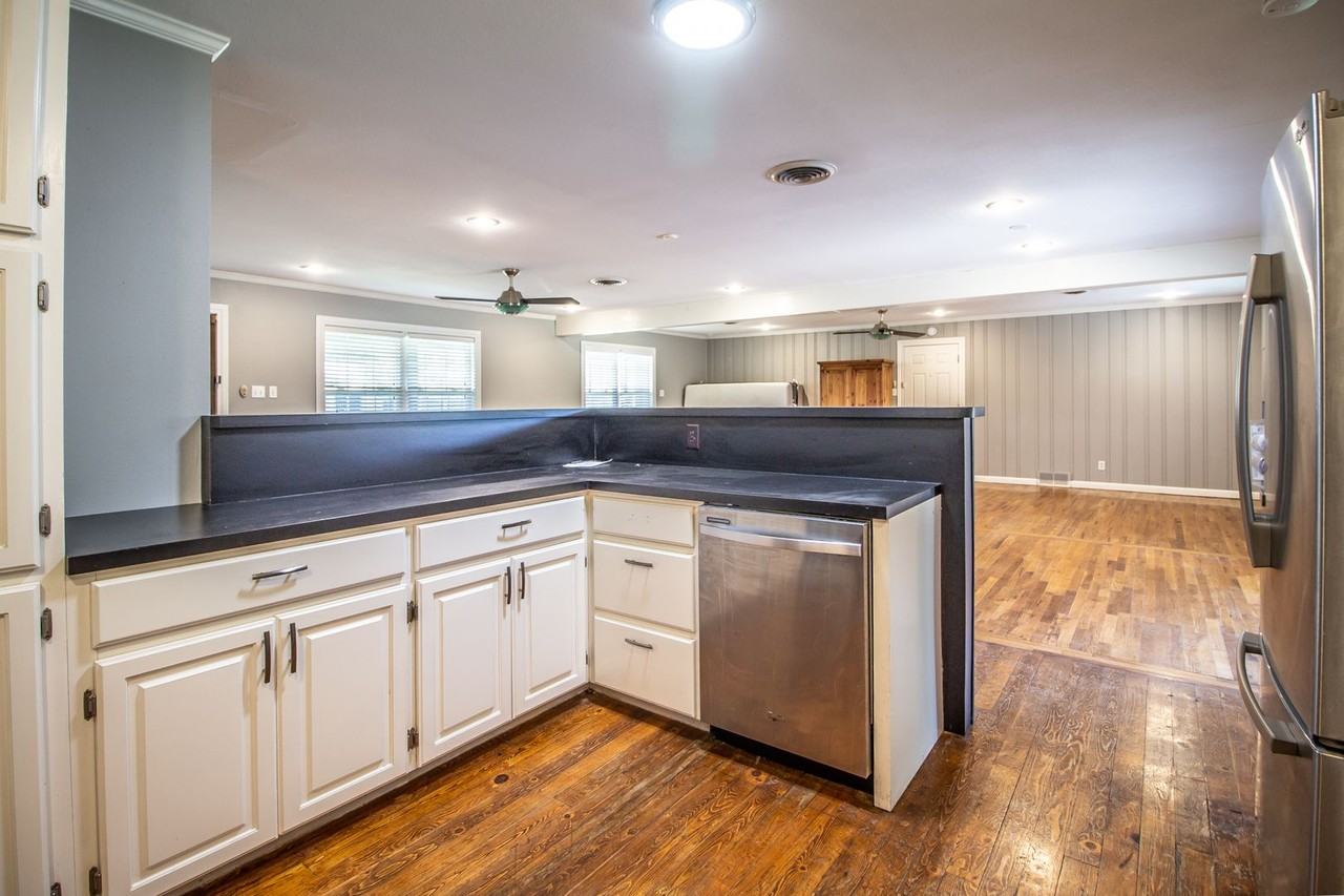 4506 18th St - Photo 7 of 19