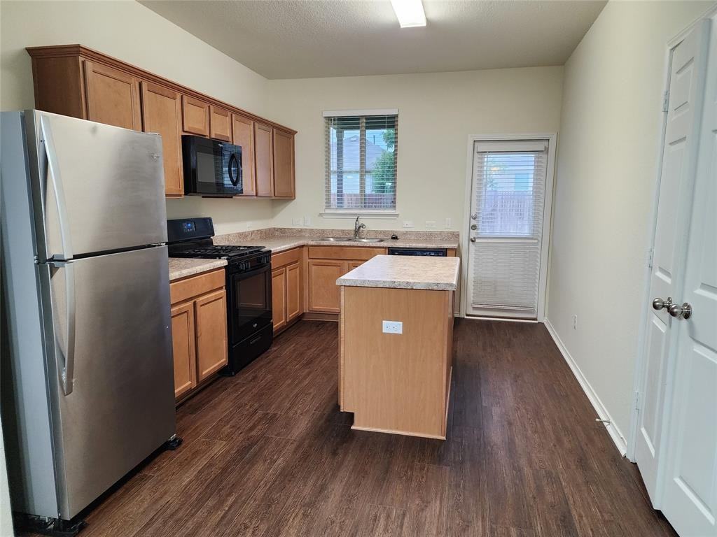 604 Coffee Berry Dr #1 - Photo 3 of 9