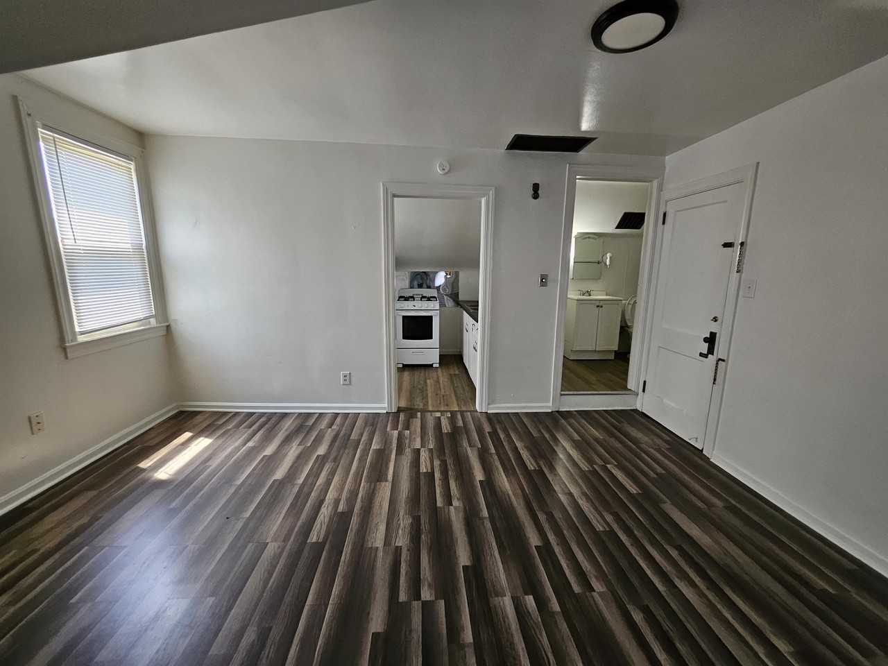 6 Whitney Ave S #3 - Photo 3 of 8