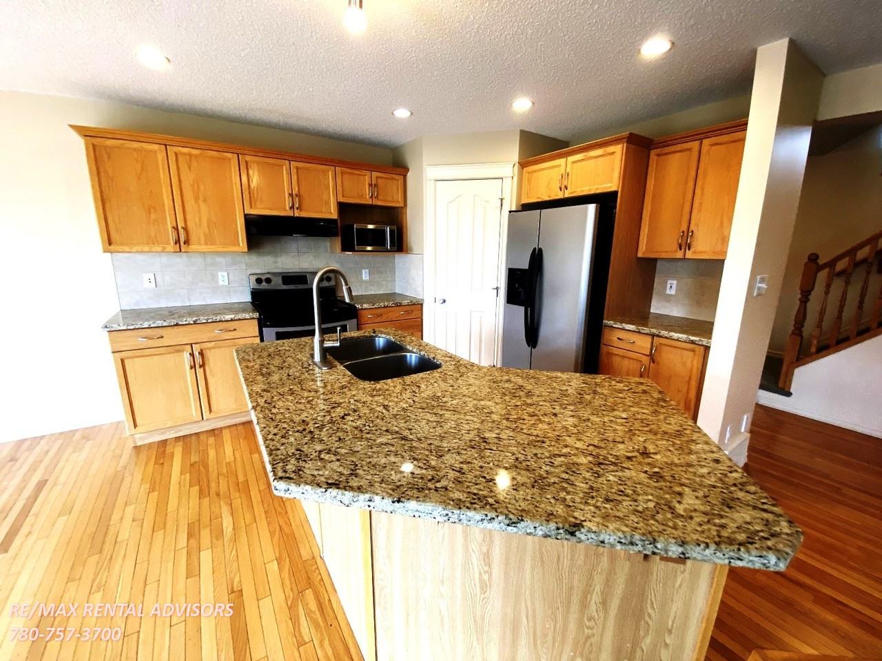 6220 5 Ave Sw - Photo 3 of 24