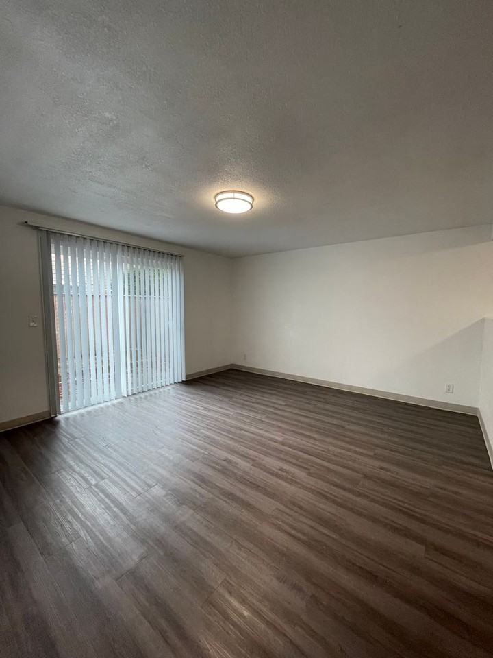 4122 Lancaster Dr Ne - Photo 4 of 19