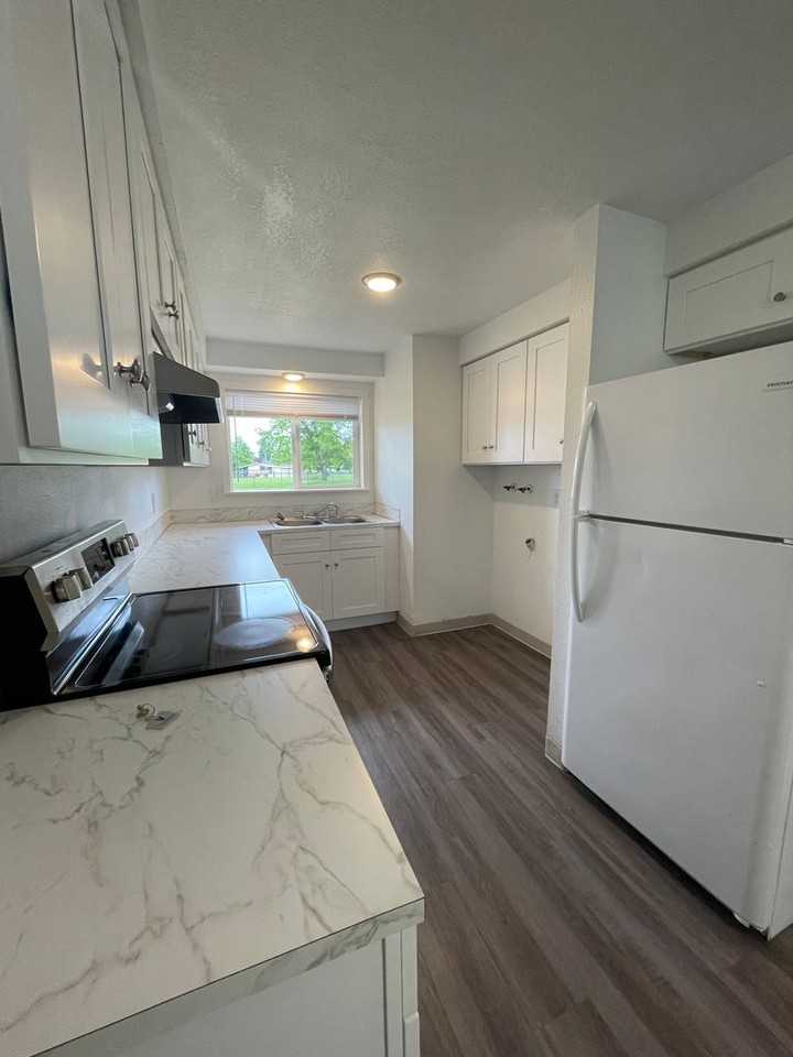 4122 Lancaster Dr Ne - Photo 6 of 19