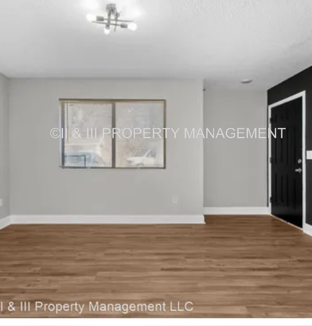 1505 W 25th Ct #1 - Photo 3 of 17