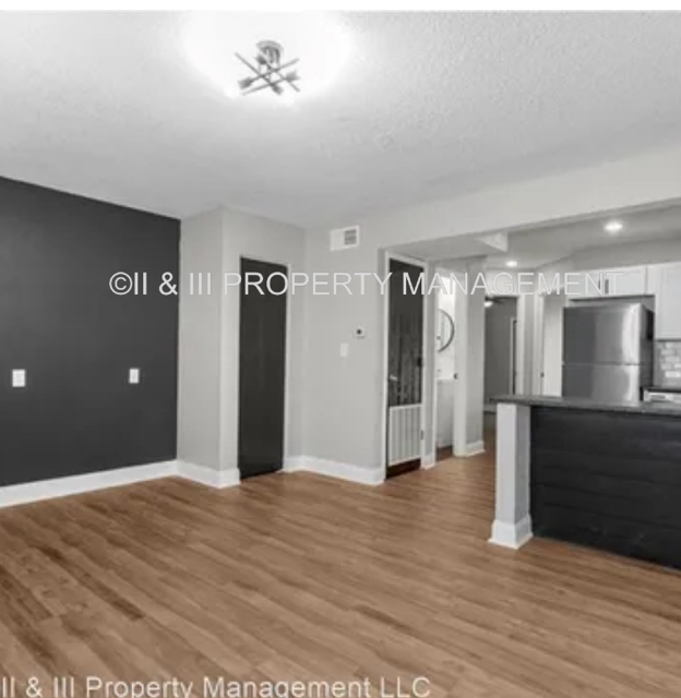 1505 W 25th Ct #1 - Photo 4 of 17