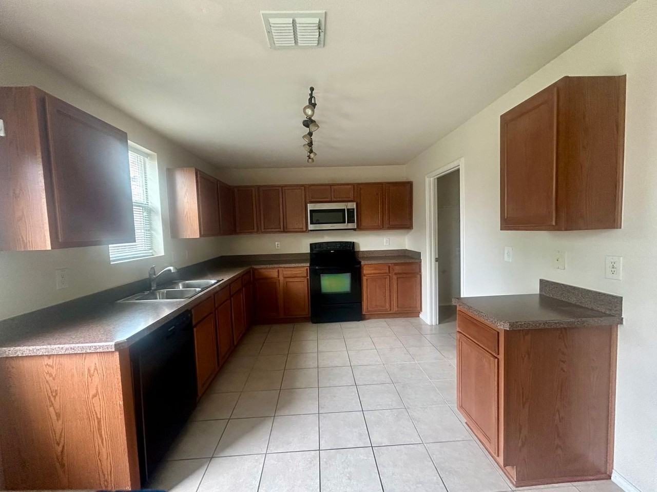 10785 Rankin Dr - Photo 4 of 20