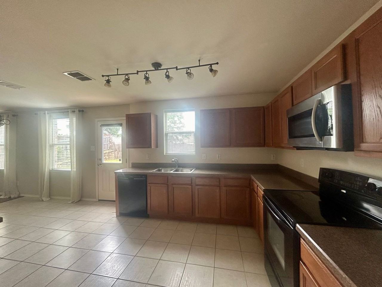 10785 Rankin Dr - Photo 6 of 20