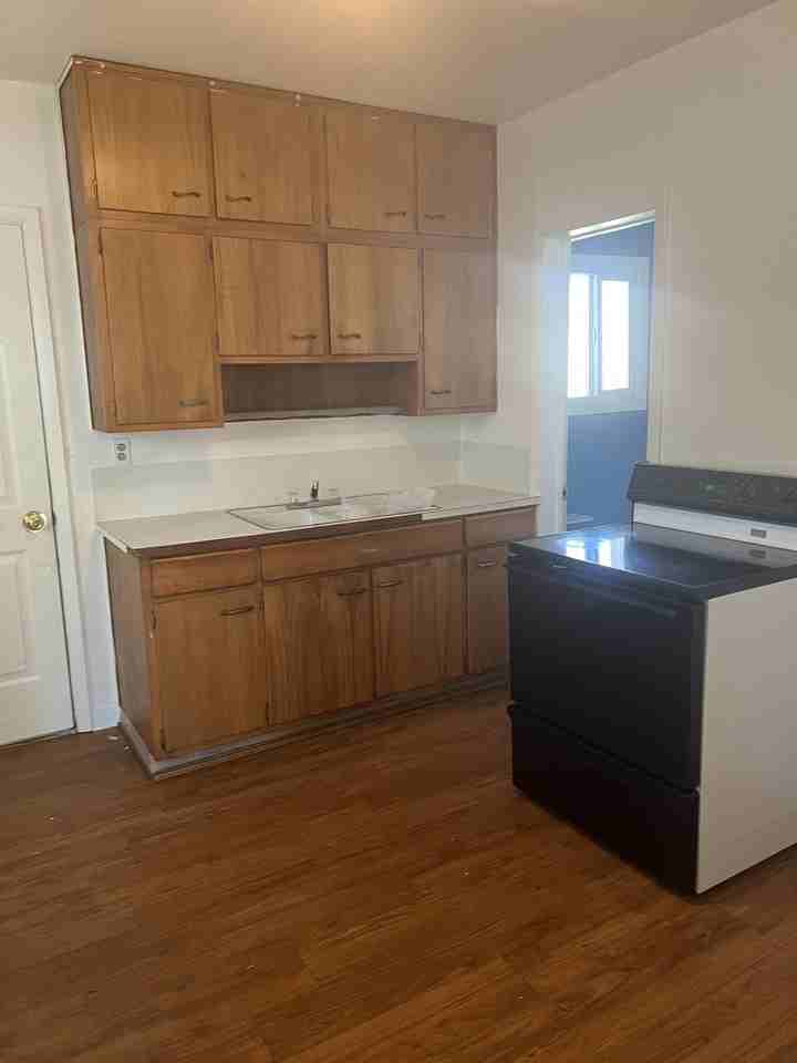 726 Custer St #1 - Photo 2 of 7