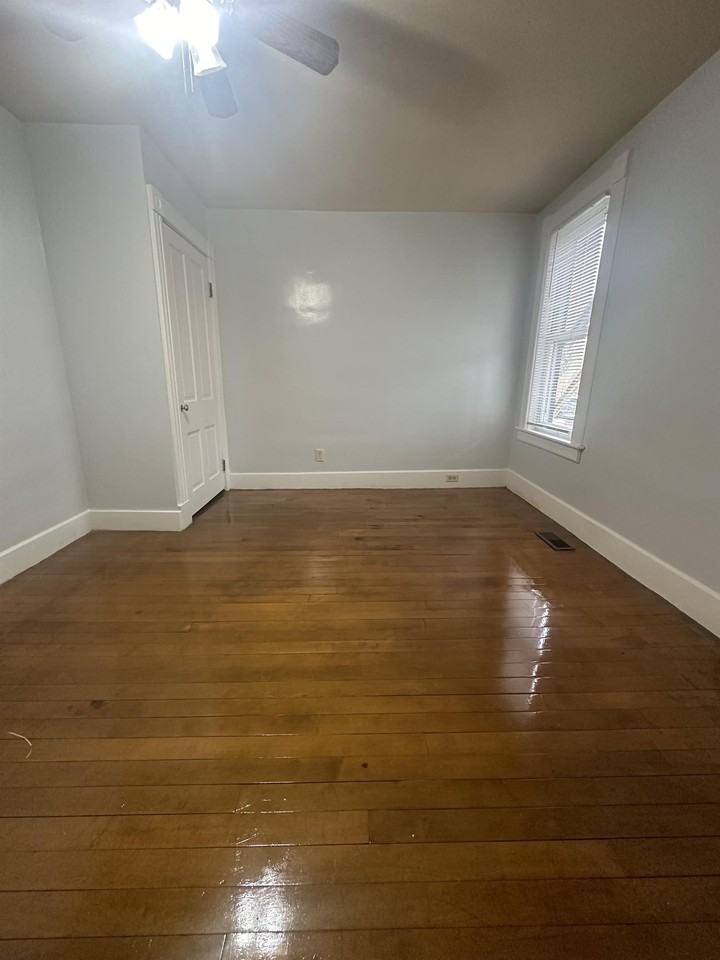 21 Maple St - Photo 3 of 7