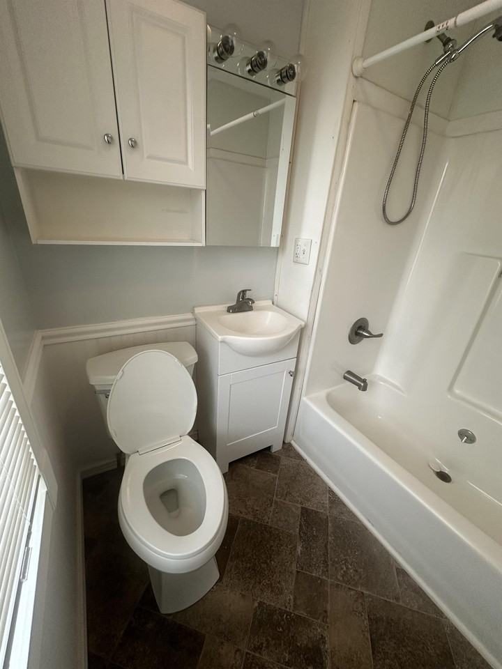 21 Maple St - Photo 2 of 7