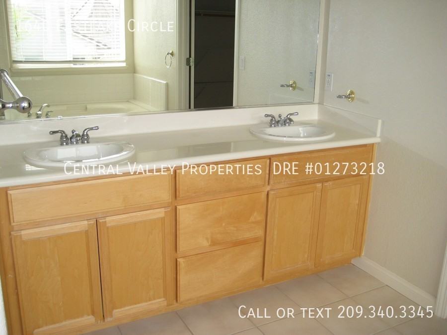 1640 Eastlake Cir - Photo 3 of 23