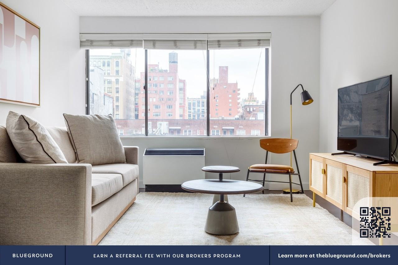 160 West 24th Street - Photo 4 of 50