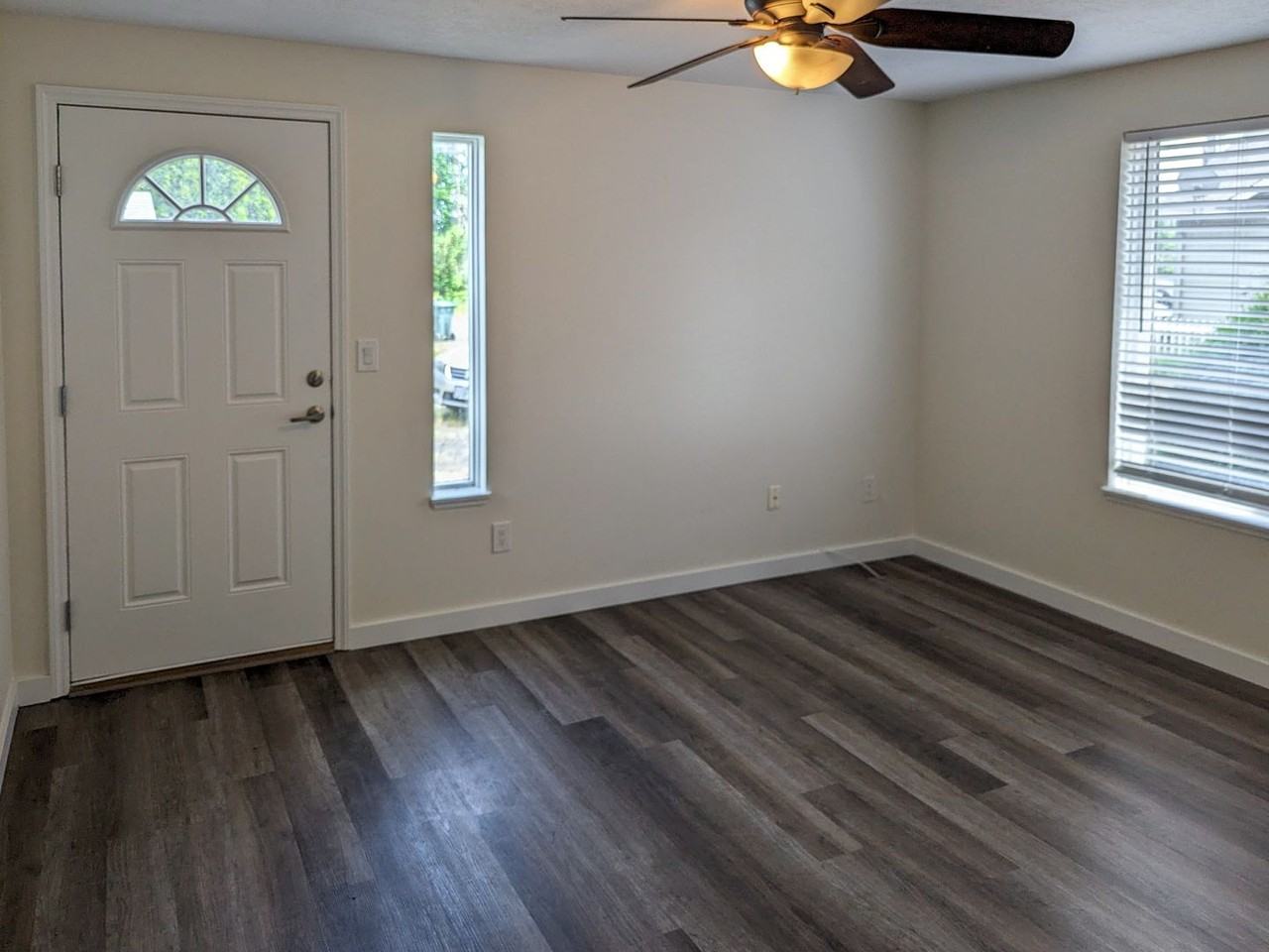 854 Warren St S - Photo 2 of 23