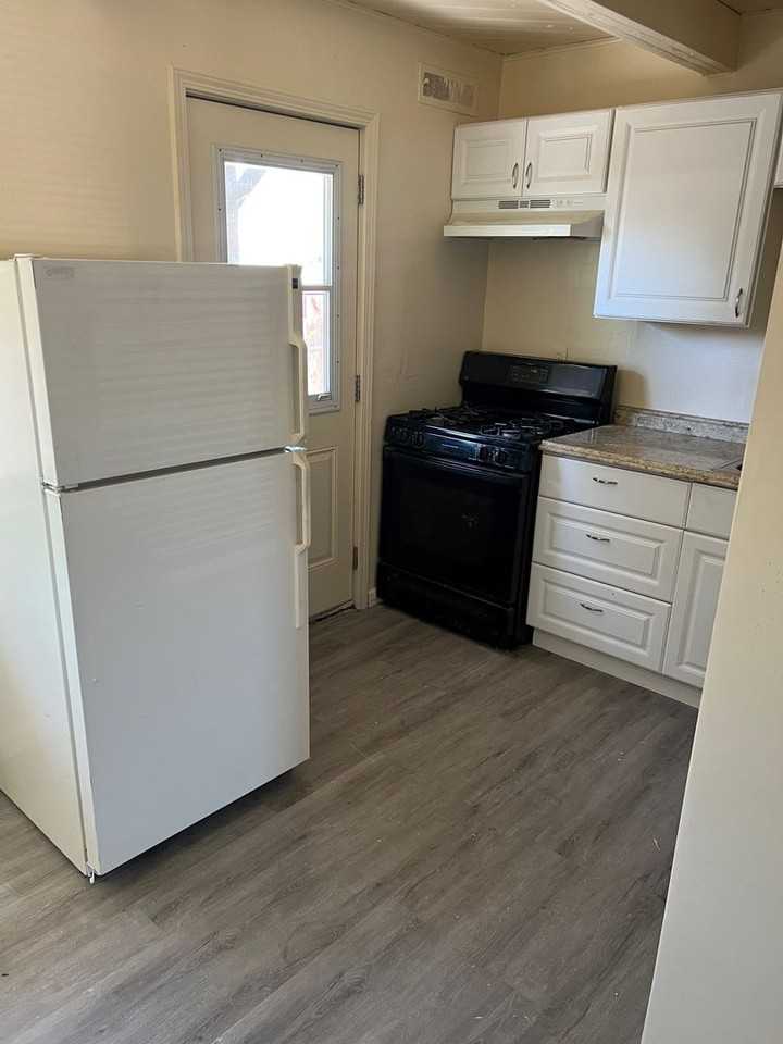 640 Denslowe Drive - Photo 2 of 6