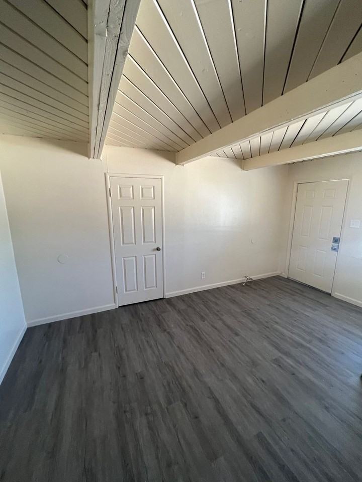 640 Denslowe Drive - Photo 3 of 6