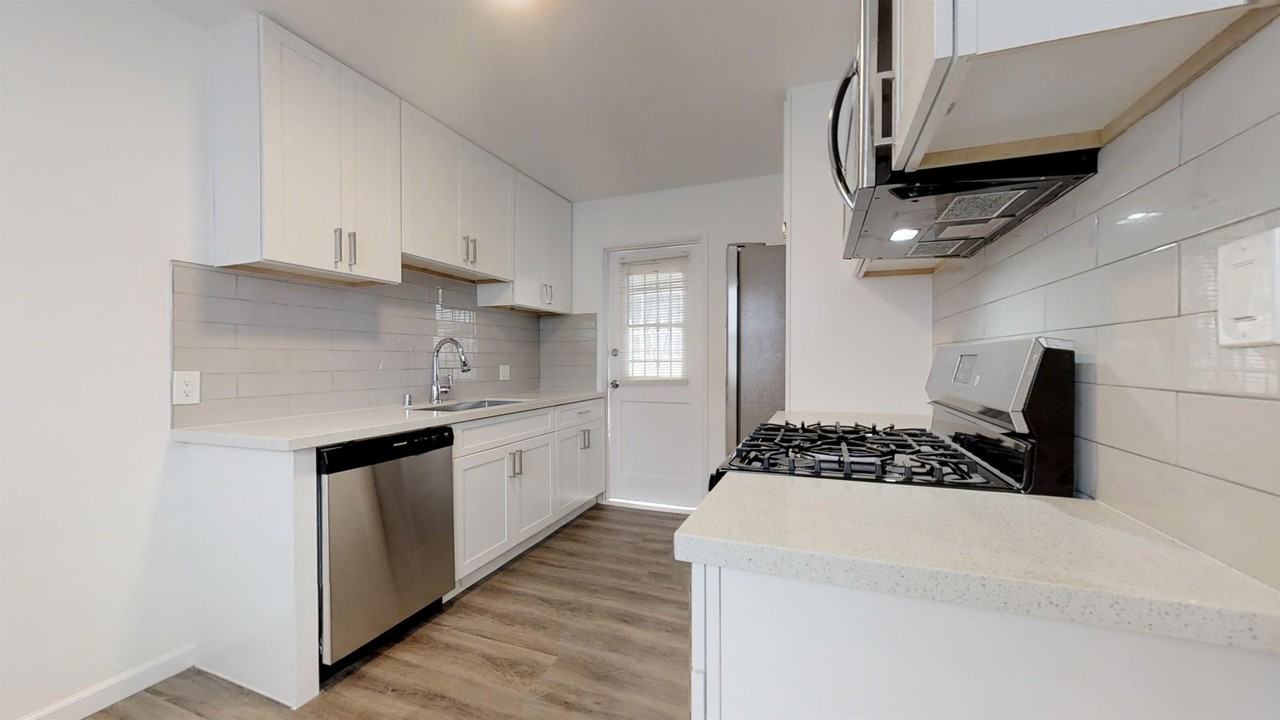 7014 - 7018 Flight Avenue - Photo 3 of 19
