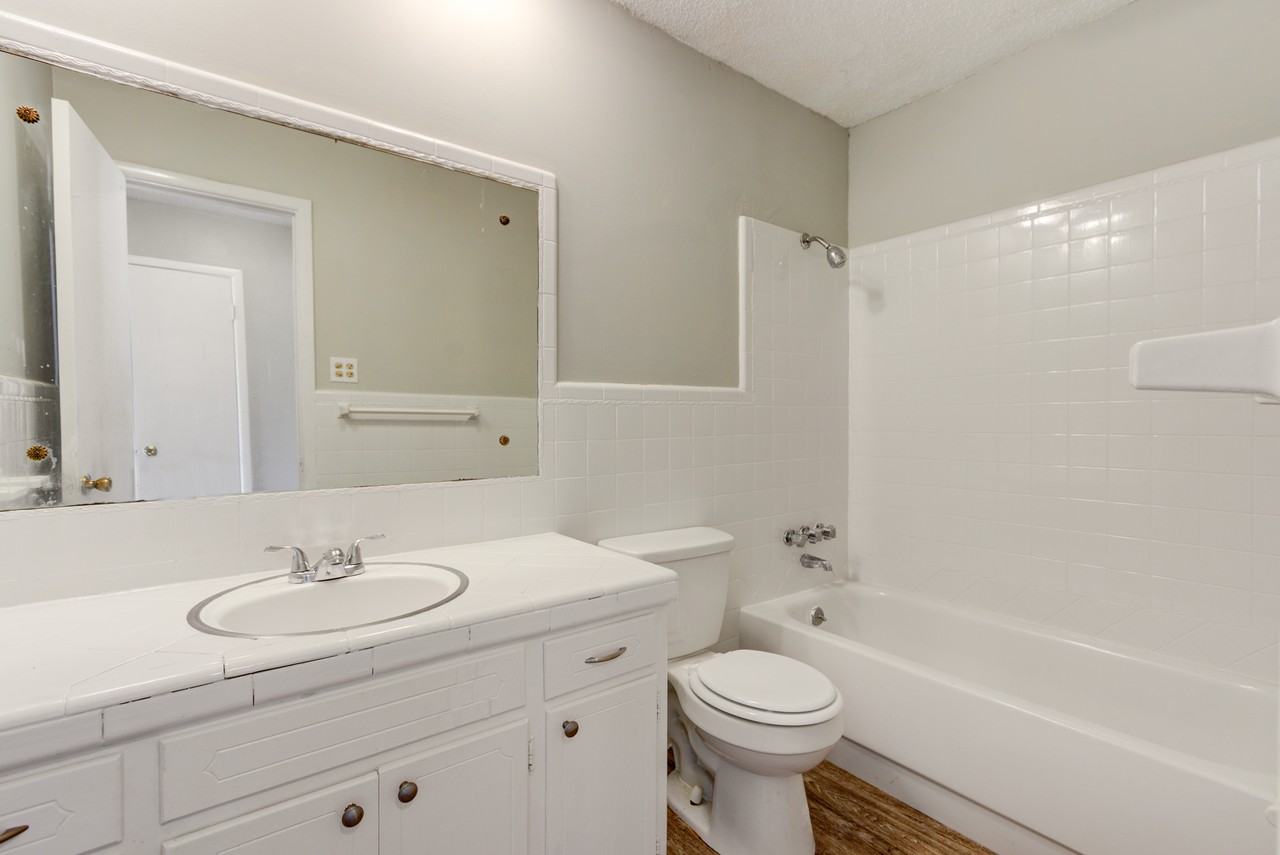 "The Grove" One & Two Bedroom Apartments - Photo 4 of 36