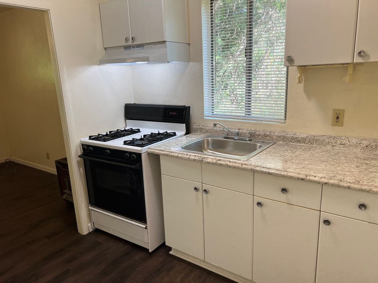 102 W Saint Charles Street - Photo 3 of 6