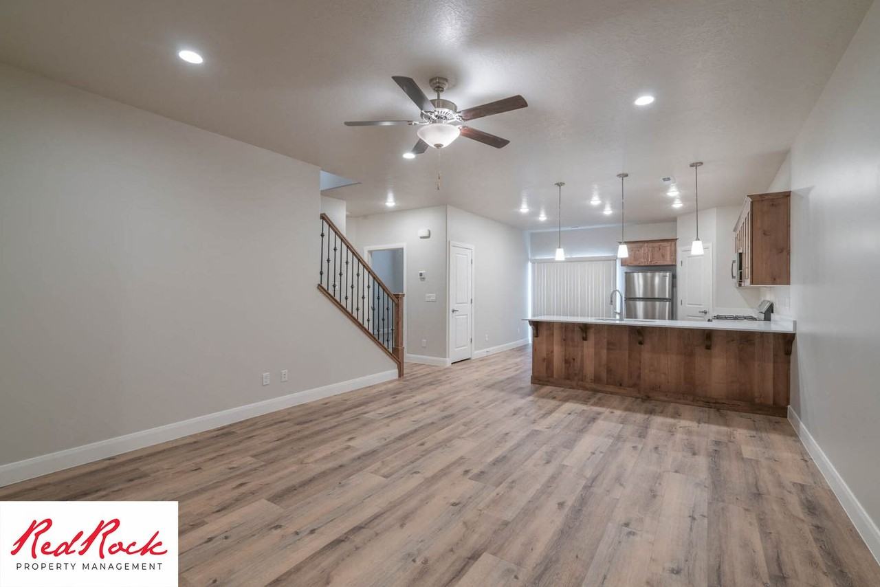 493 N 550 W - Photo 3 of 50