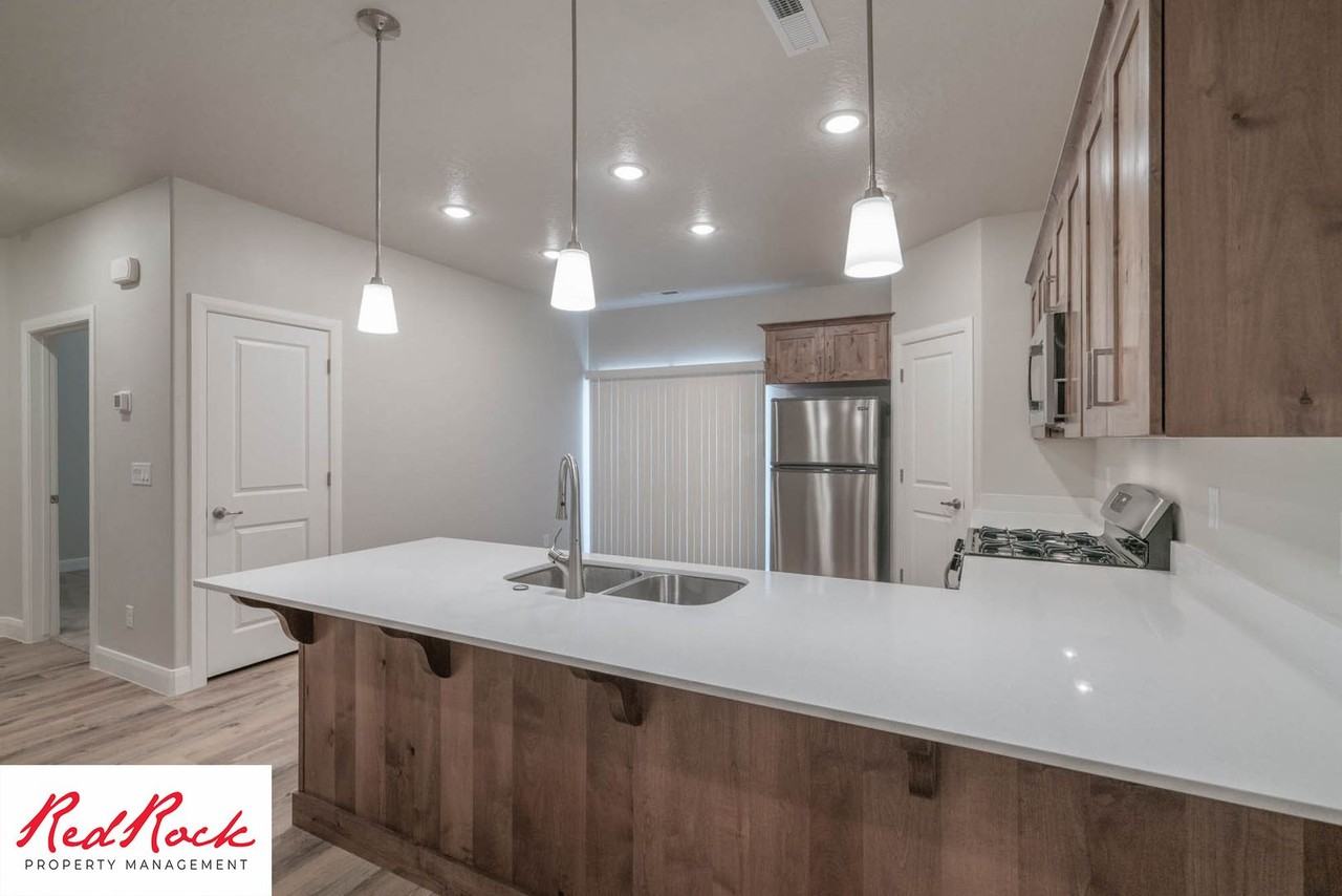 493 N 550 W - Photo 7 of 50