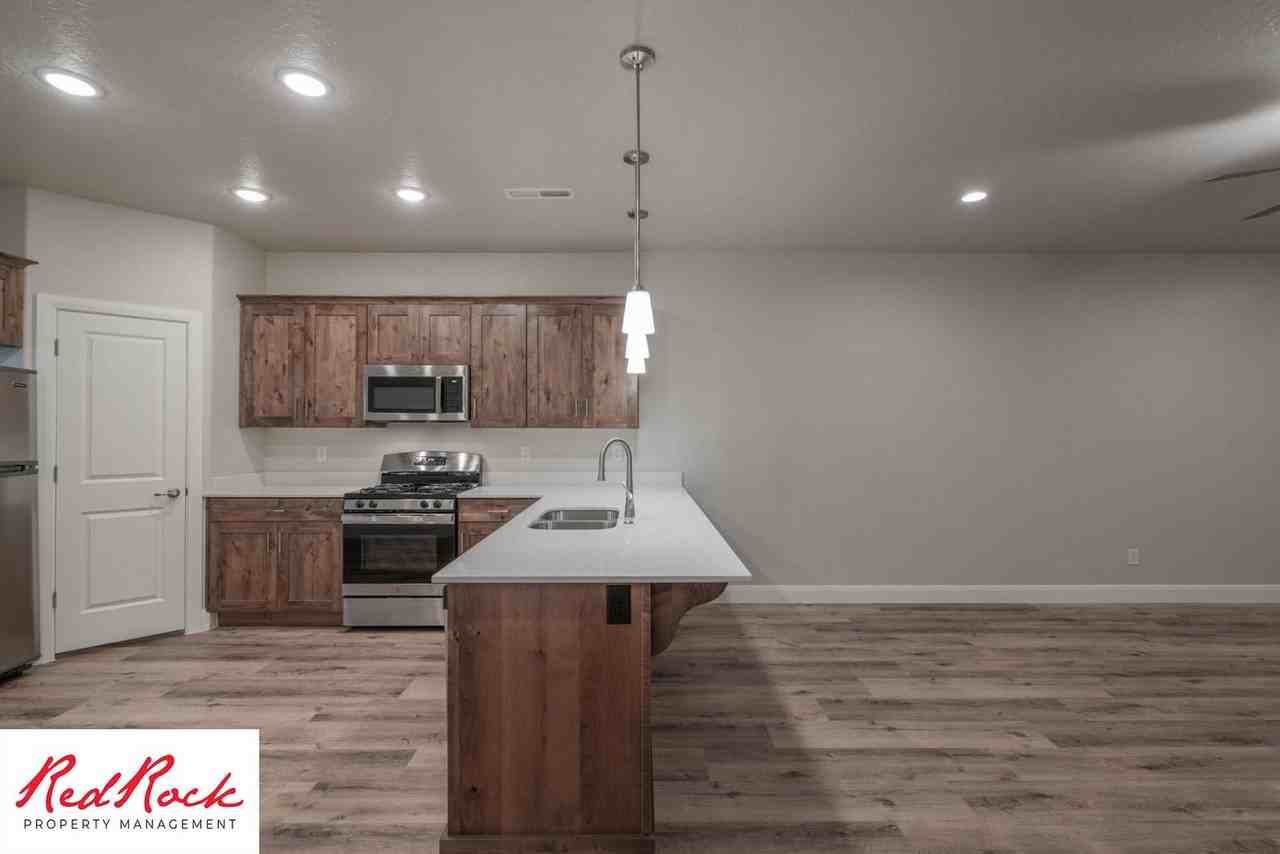 493 N 550 W - Photo 2 of 50
