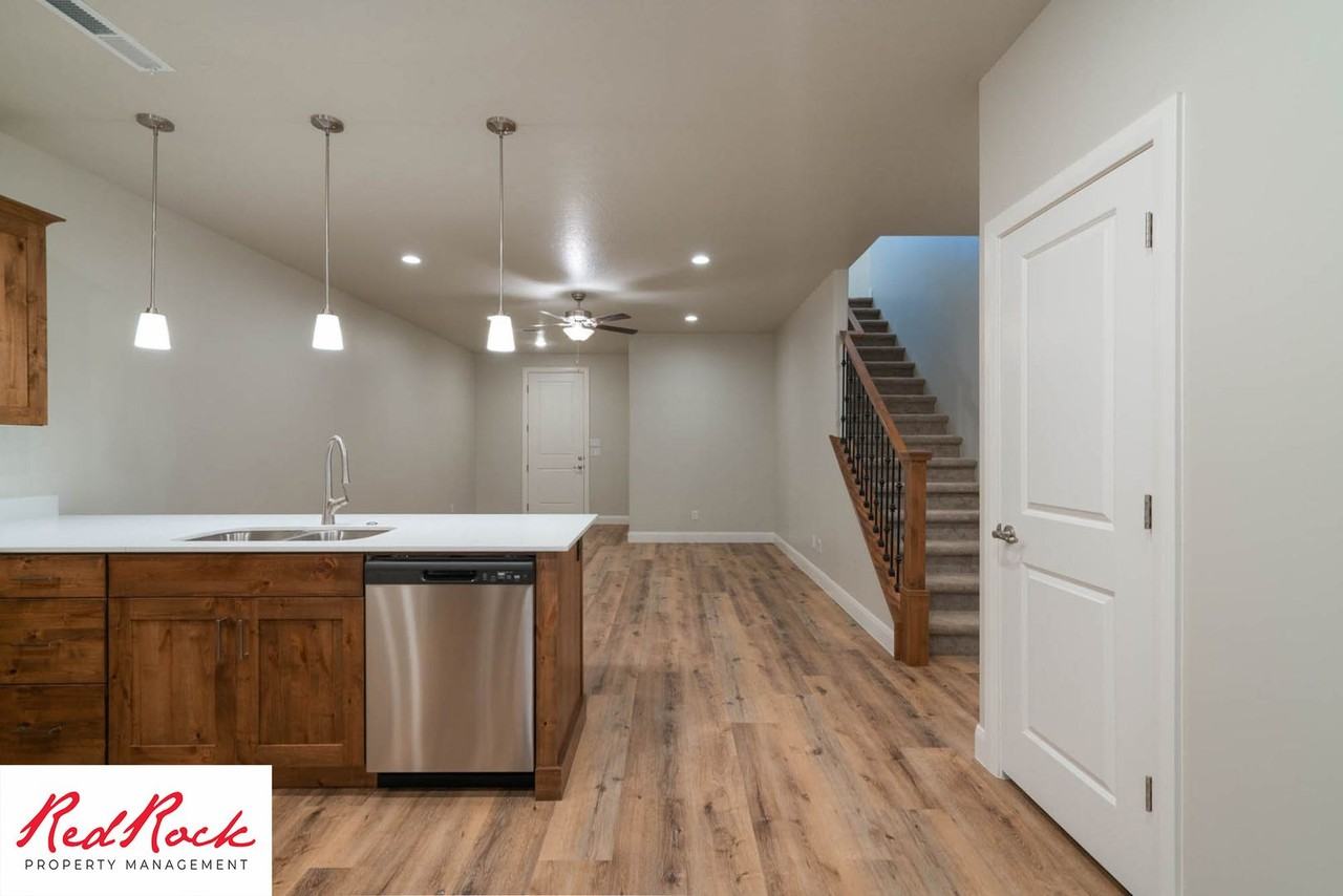 493 N 550 W - Photo 4 of 50