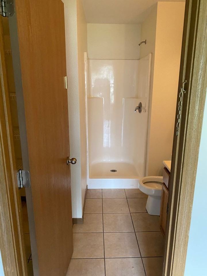 Greensboro Dr. 1420-22 - Photo 3 of 18