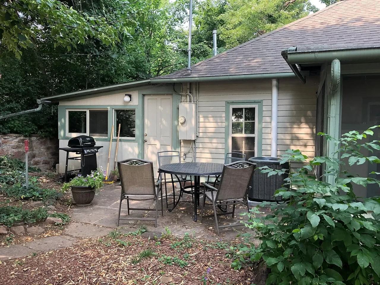 102 Clematis Dr - Photo 2 of 23