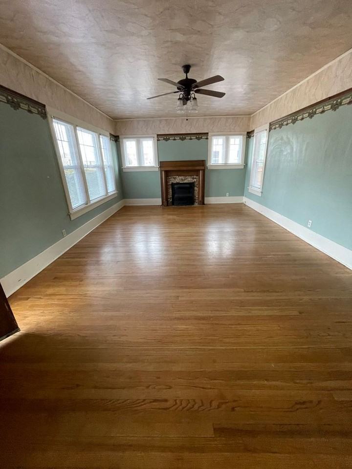 2207 Forest Ave - Photo 2 of 13