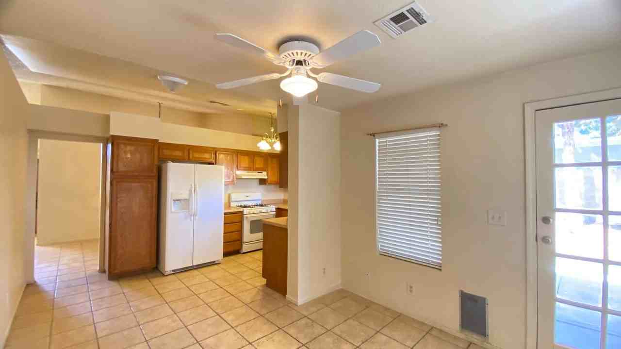 6424 Dearborn Ct - Photo 5 of 22