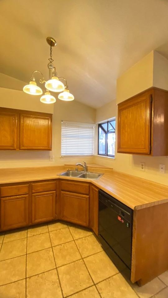 6424 Dearborn Ct - Photo 6 of 22