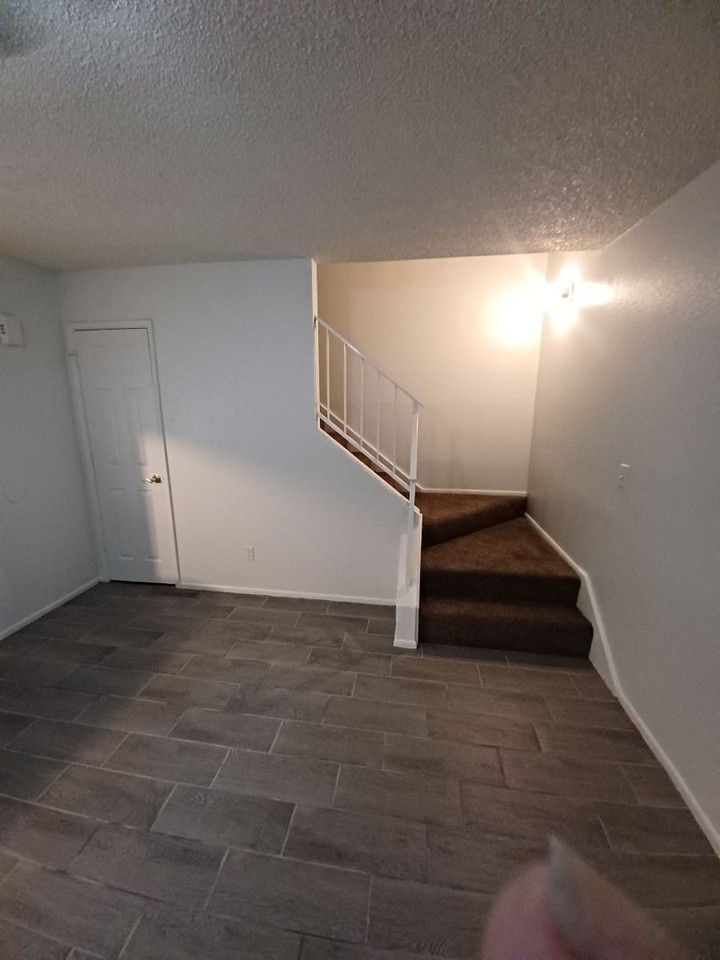 4725 W Bethany Heights Dr - Photo 3 of 19