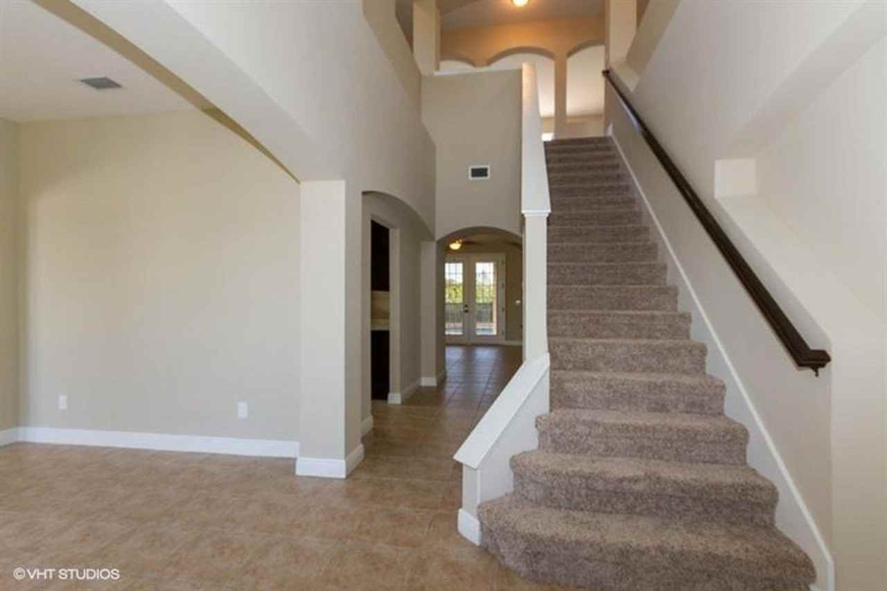 1709 Sw Catalonia St - Photo 2 of 32