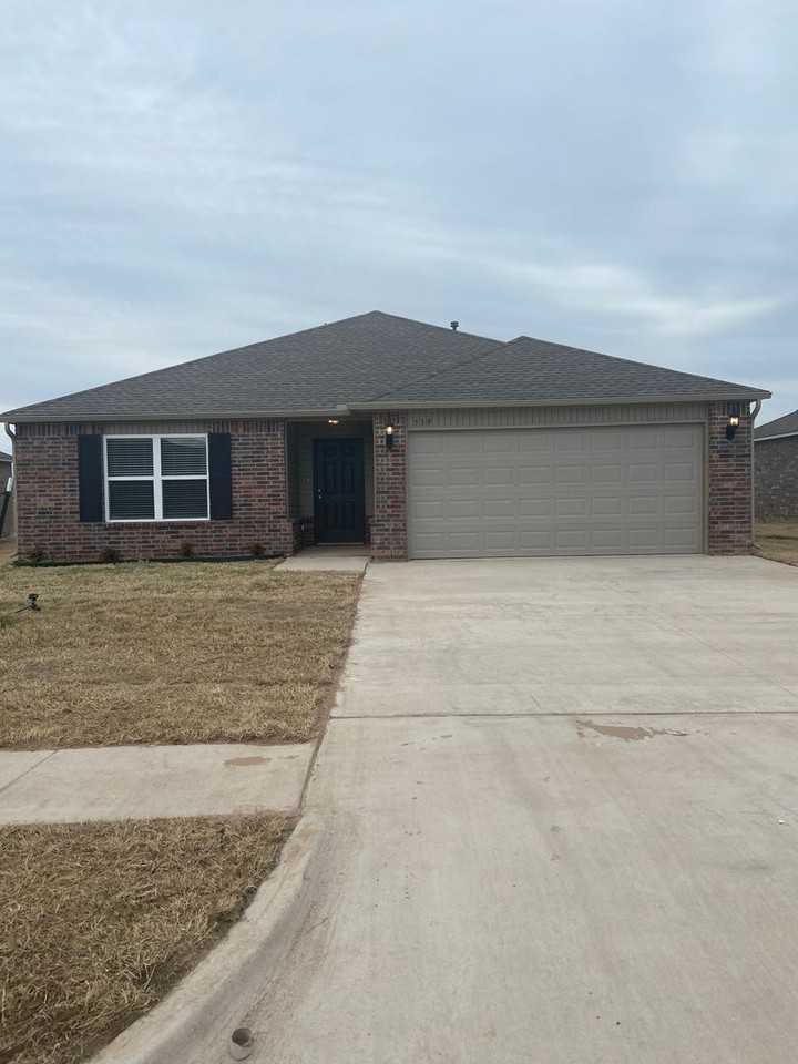 539 Se 4th St - Photo 4 of 22