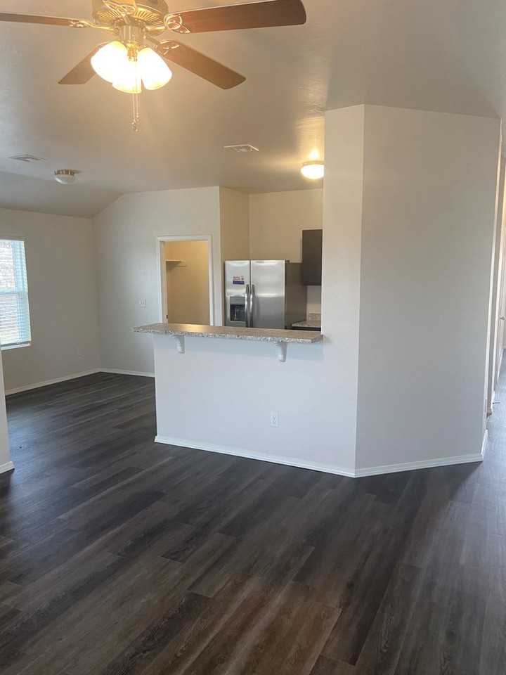 539 Se 4th St - Photo 6 of 22