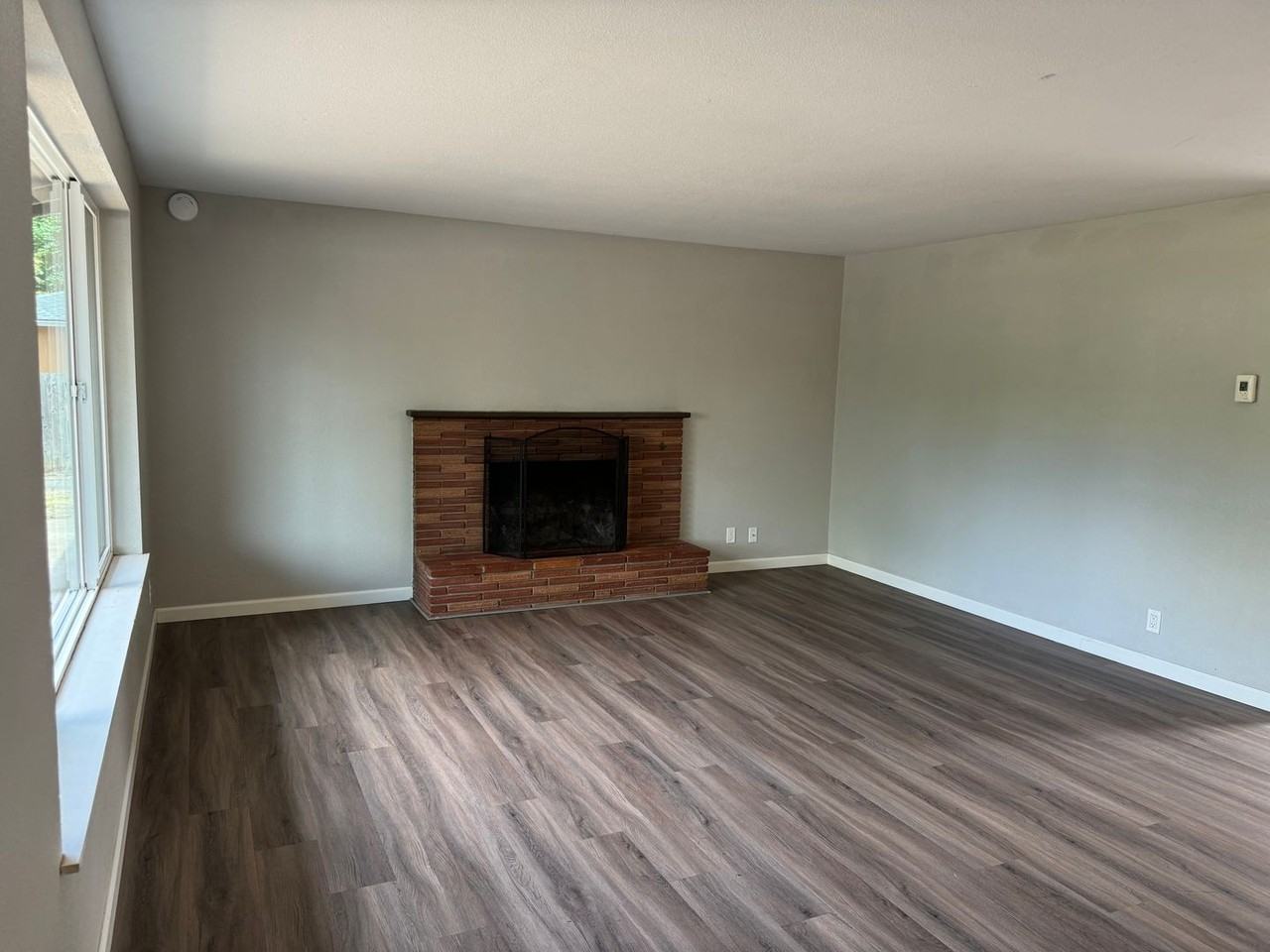 1215 River Rd - Photo 3 of 23