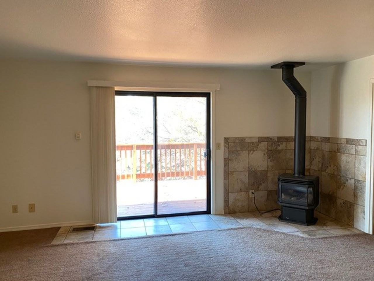 16826 Oscar Dr - Photo 2 of 12