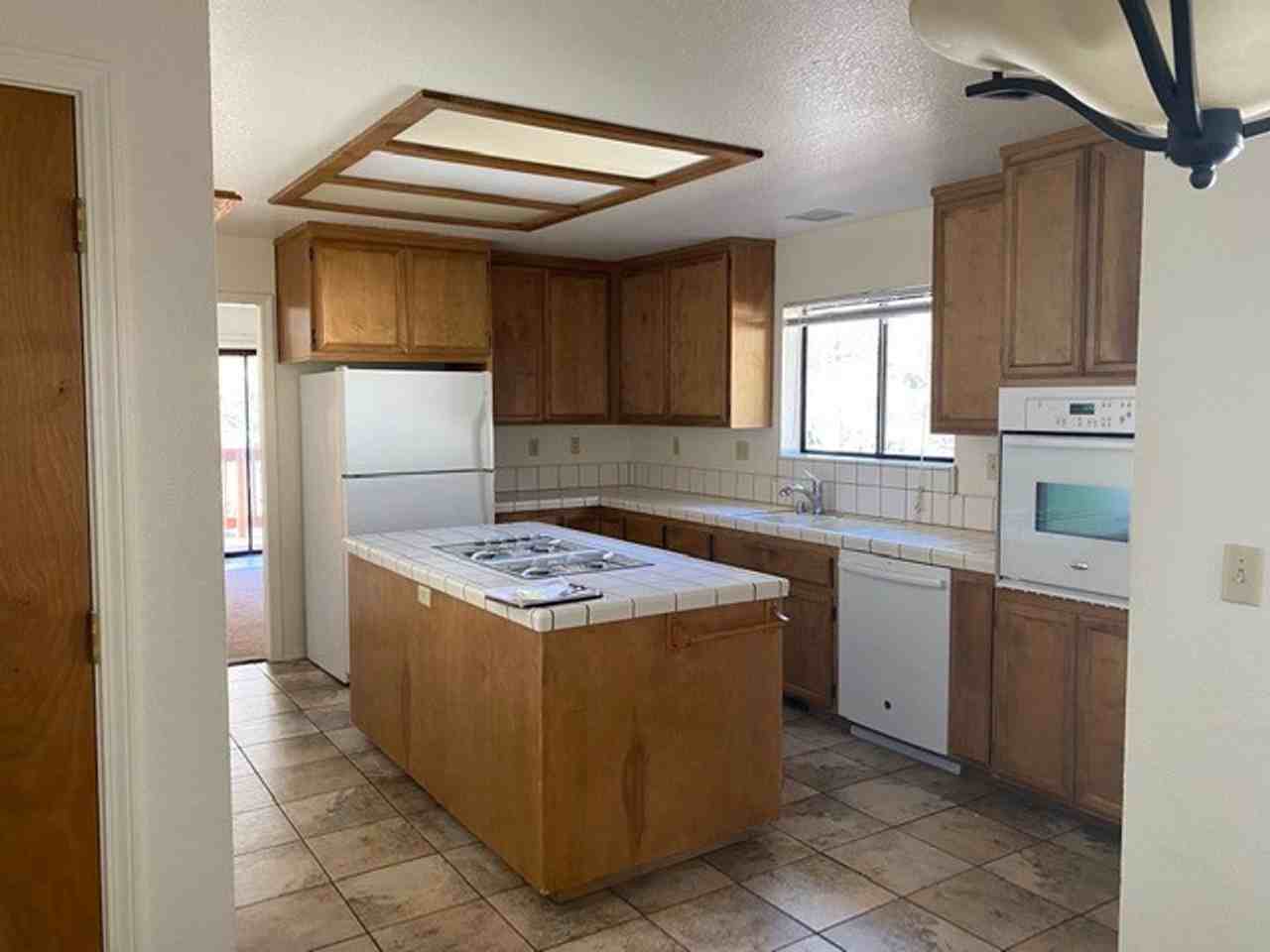 16826 Oscar Dr - Photo 3 of 12