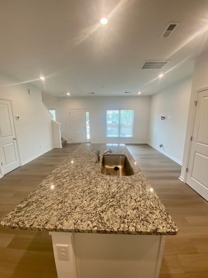 10108 Guardian Dr - Photo 5 of 20