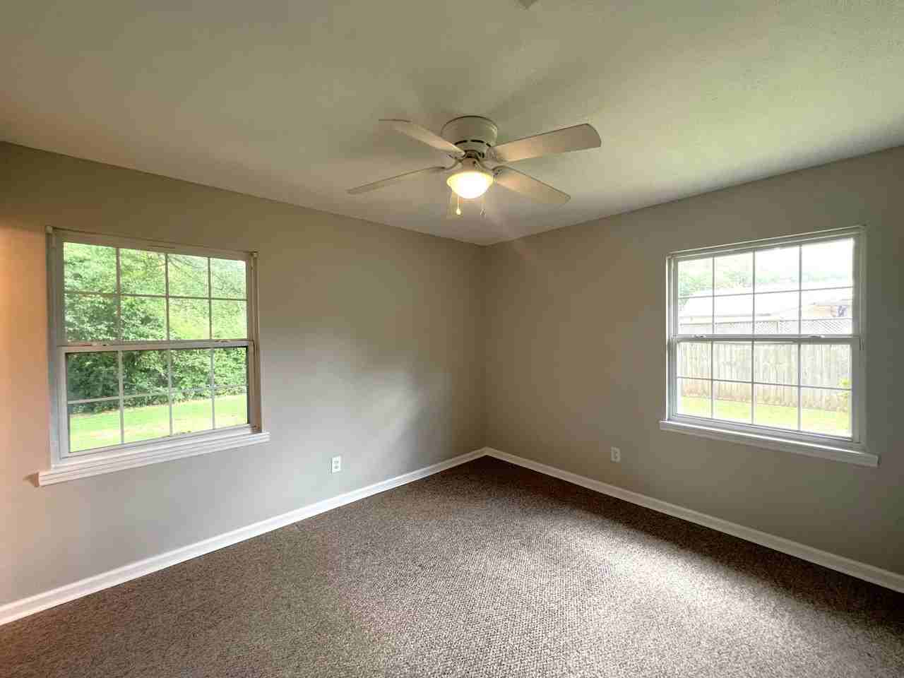 105 Briarwood Dr - Photo 6 of 10