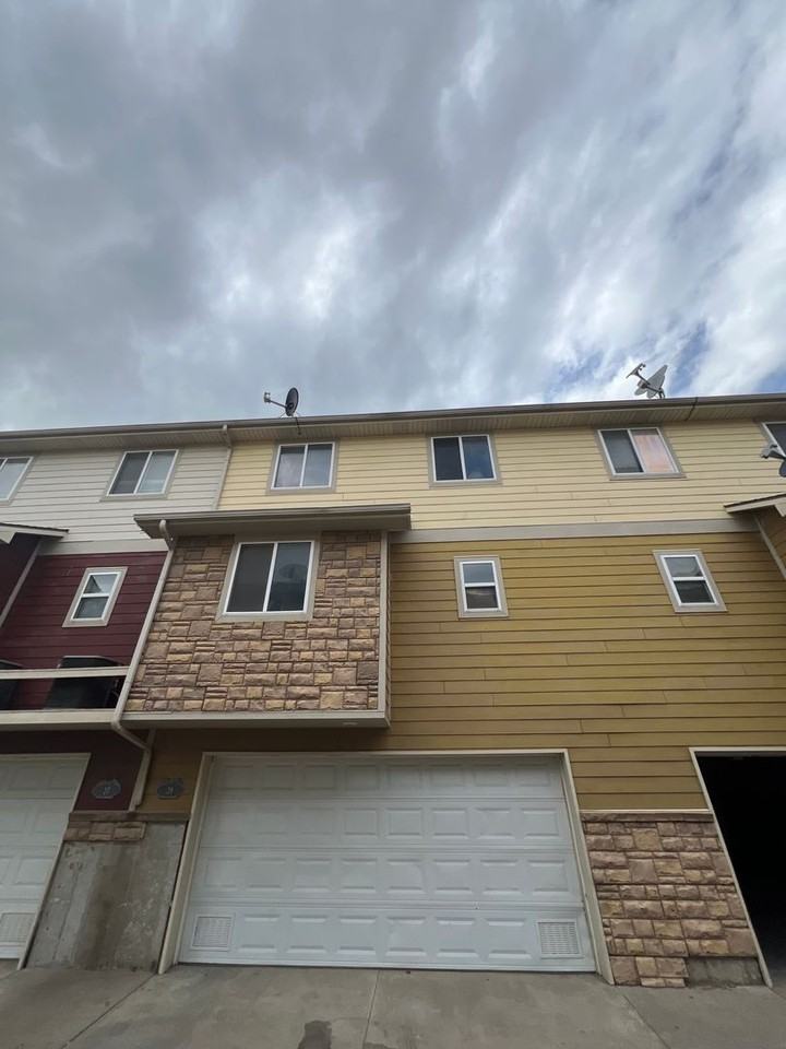 28 Fuller Cir - Photo 2 of 23