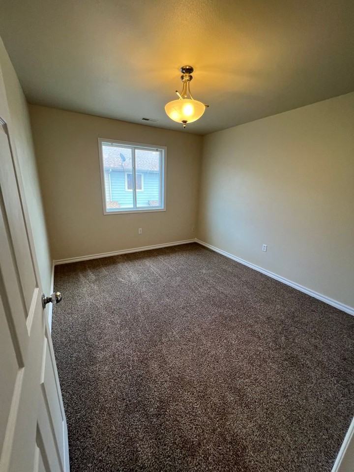 28 Fuller Cir - Photo 4 of 23
