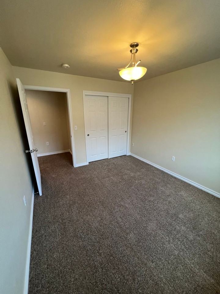 28 Fuller Cir - Photo 5 of 23