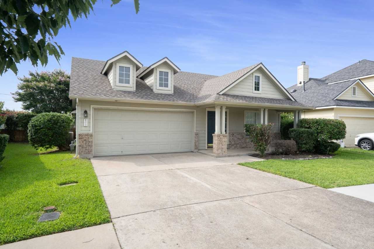 105 Greenside Ln - Photo 2 of 30