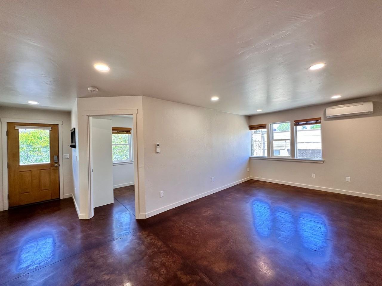 121 Nw Bond St - Photo 2 of 12
