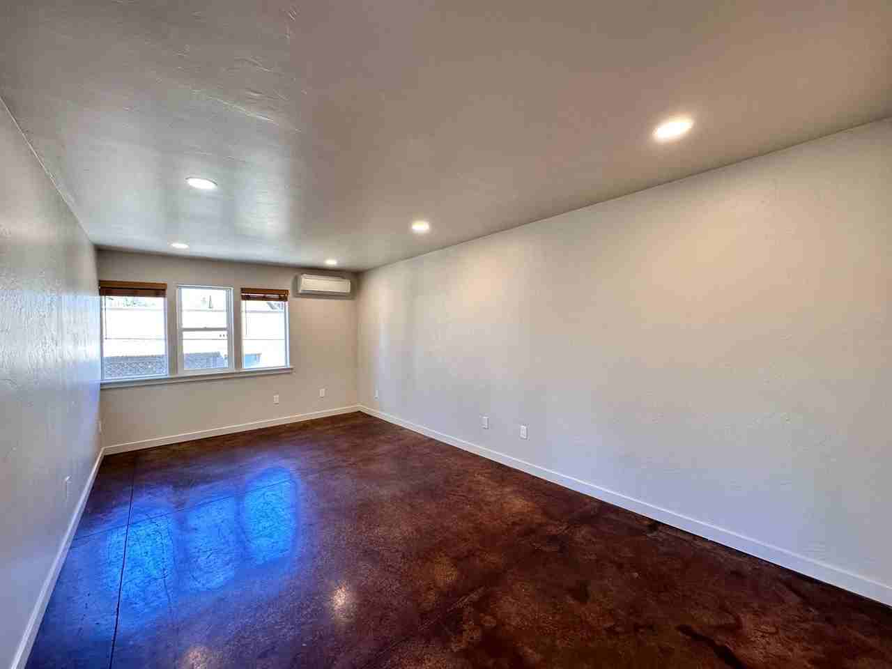 121 Nw Bond St - Photo 3 of 12