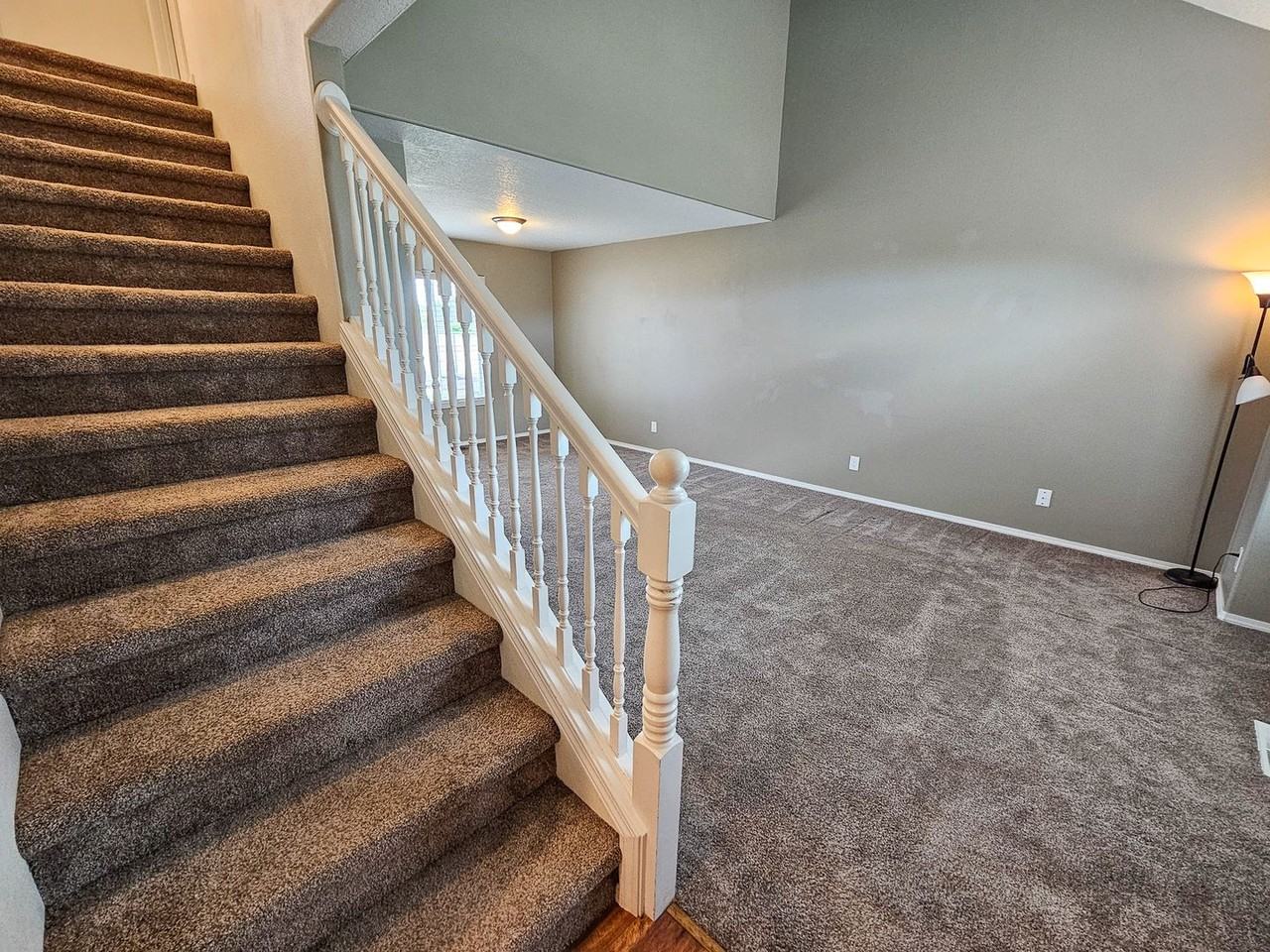 1593 Hummingbird Ln - Photo 3 of 31