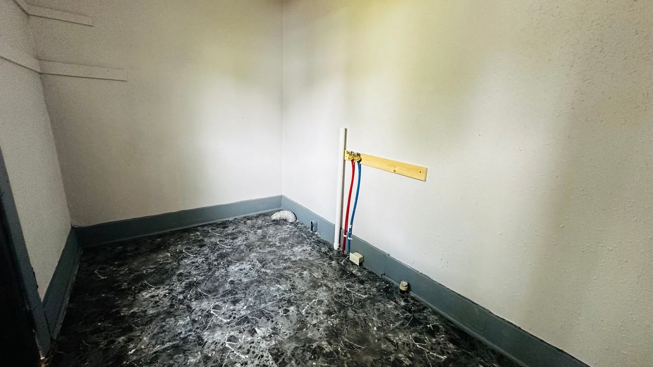 303 N 2nd St - Photo 2 of 7