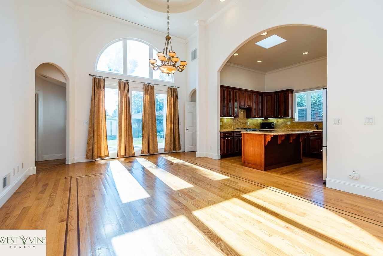 594 Glen Alto Dr - Photo 3 of 22